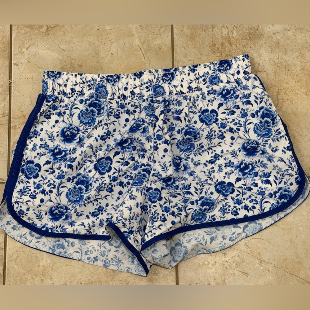 Blue & White Floral Athletic Shorts w/ Pockets Size M